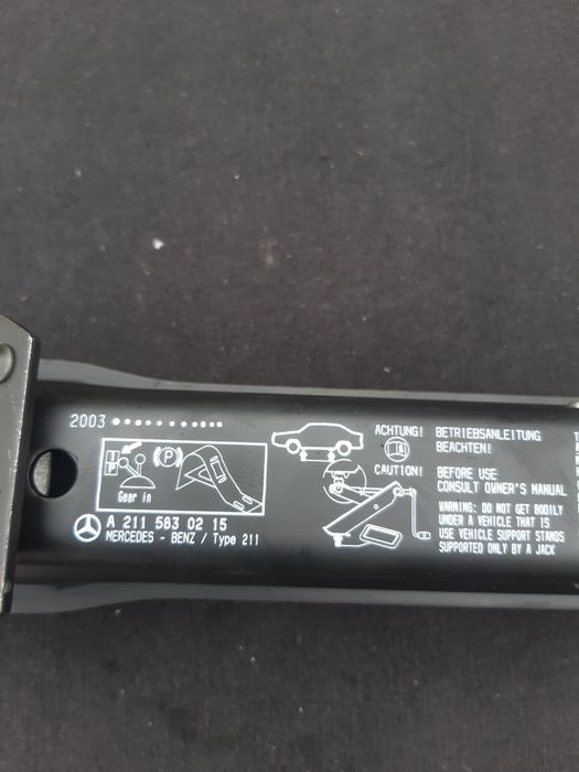 Оригинален крик Мерцедес w211