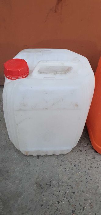 Канистры пластмассовые 5-10 литровые