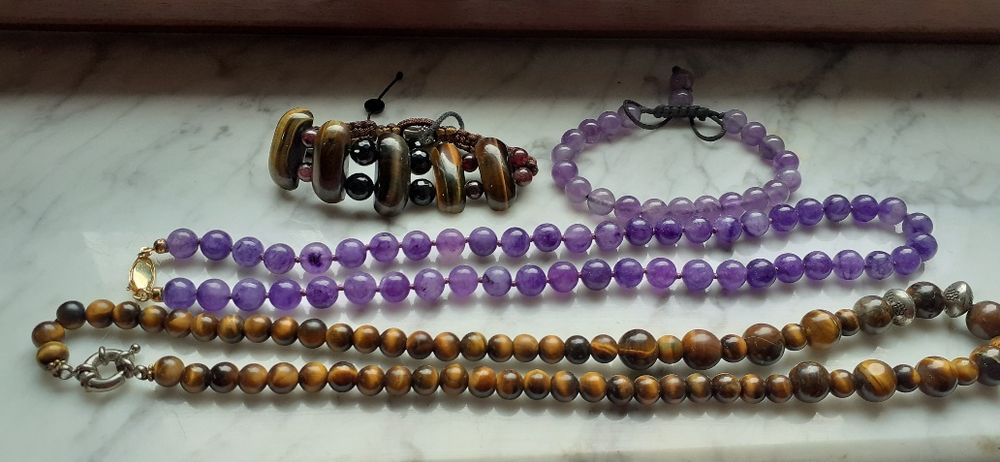 Două seturi din piatră naturală