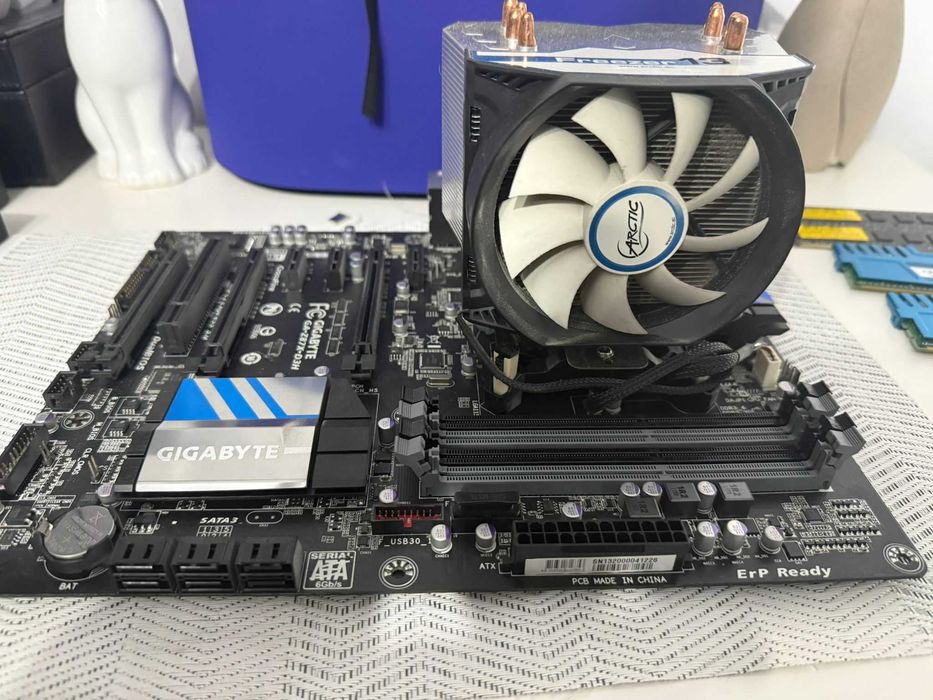 Placa de baza Gigabyte + procesor Intel i7 4770