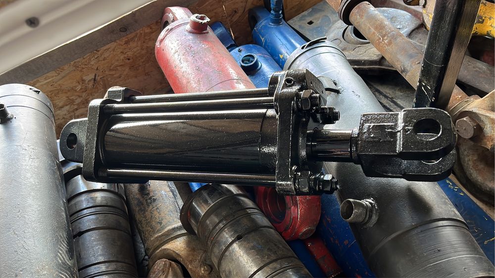 Ю. М.  З.    Б. Д.  М.   К.  7. 0. 0.