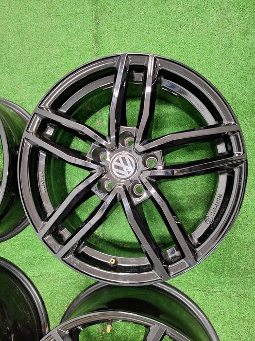 Фолскваген,Шкода-17цола-5/112-ЕТ-45:Ж-7,5 DEZENT "