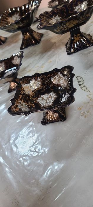 Qora chinni komplekt