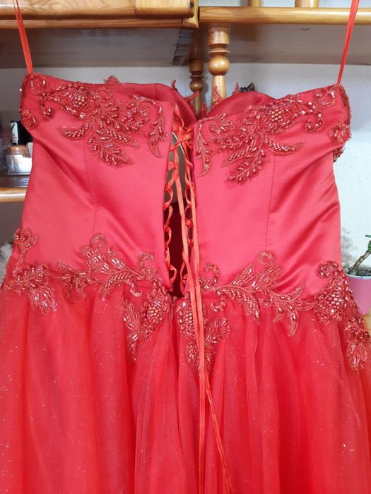 Абитуриенска рокля