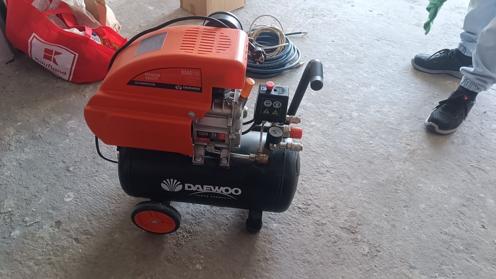Компресор за въздух 12 бара Daewoo 24л