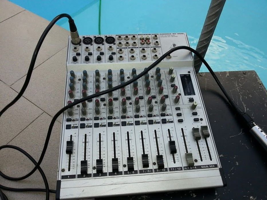 Тонколони Eminence, пулт Behringer, усилвател Novak