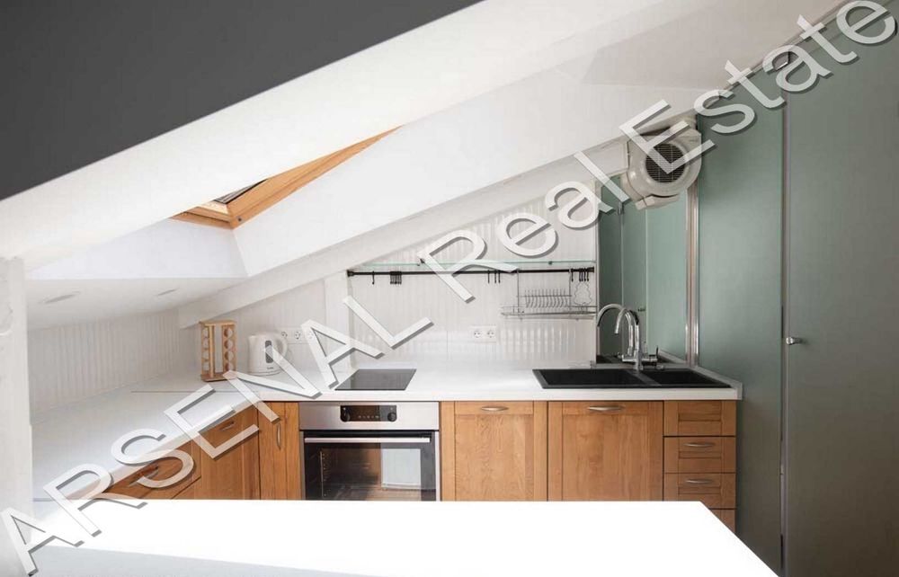 Дава се под наем Ателие в София, Център - 56 кв.м за 700 € - Снимка #1