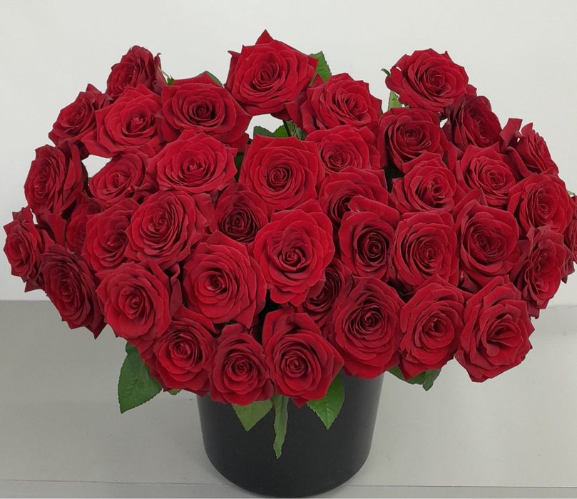 Пррдаются розы 1шт -400 тг