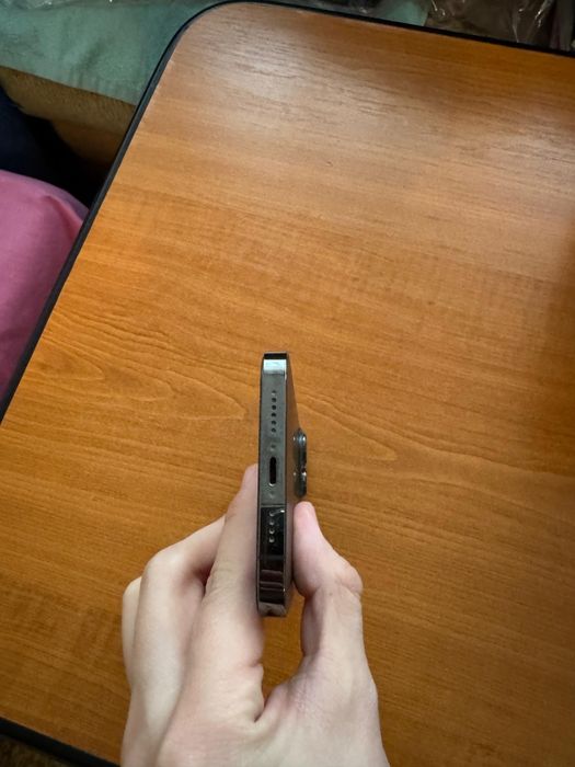 Vând iPhone 13 pro max