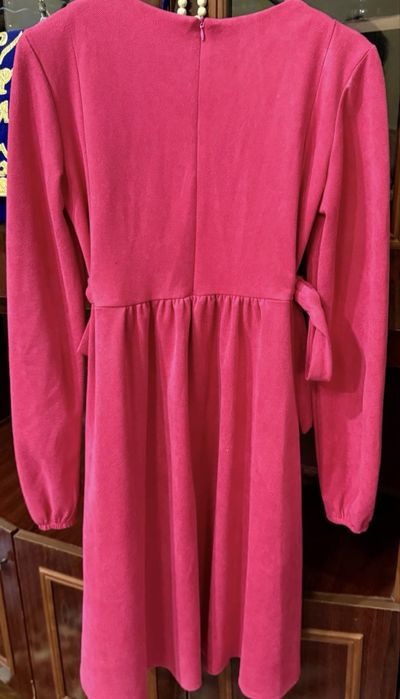 Ayollar kiyimi sotiladi