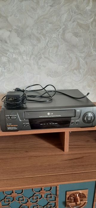 Видеомагнитофон LG BL152W