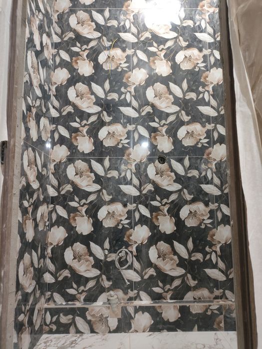 Профессиональный кафельшик из Узбекистана