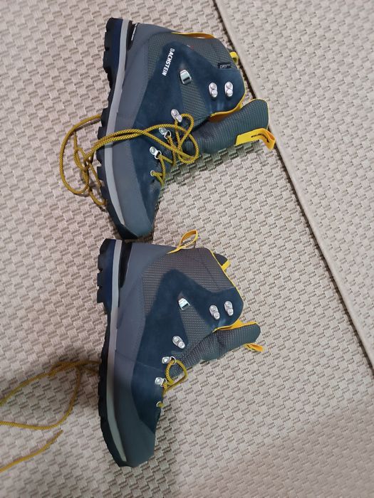 Туристически обувки Dachstein.