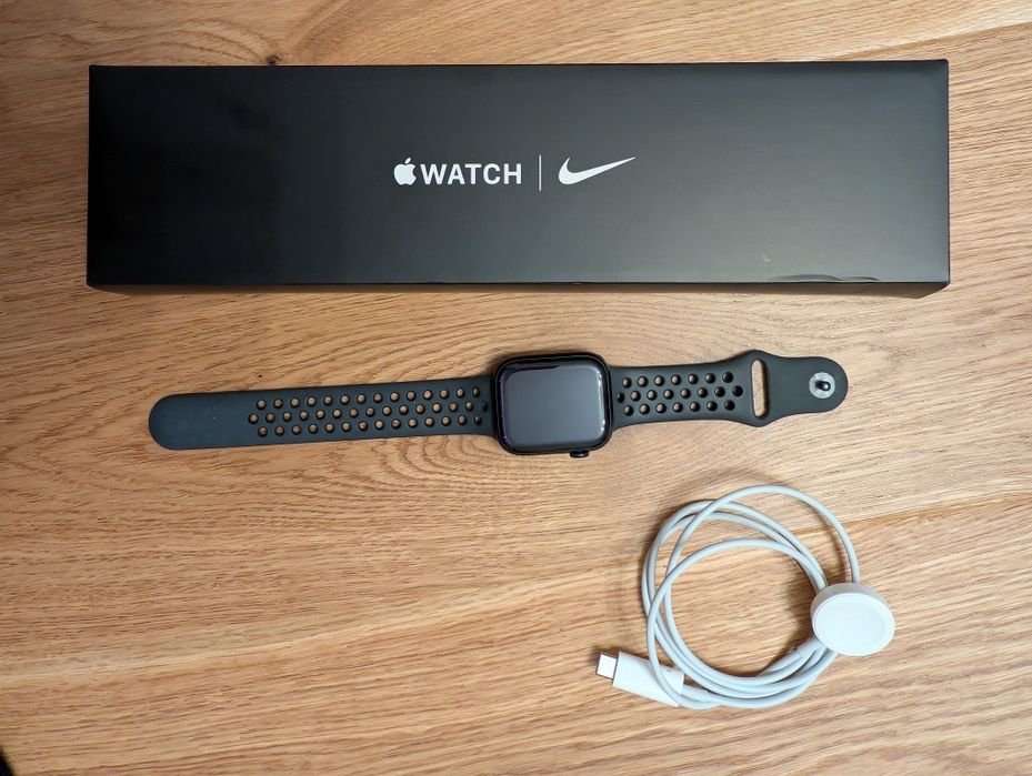 Vand Apple Watch 7 Nike edition impecabil