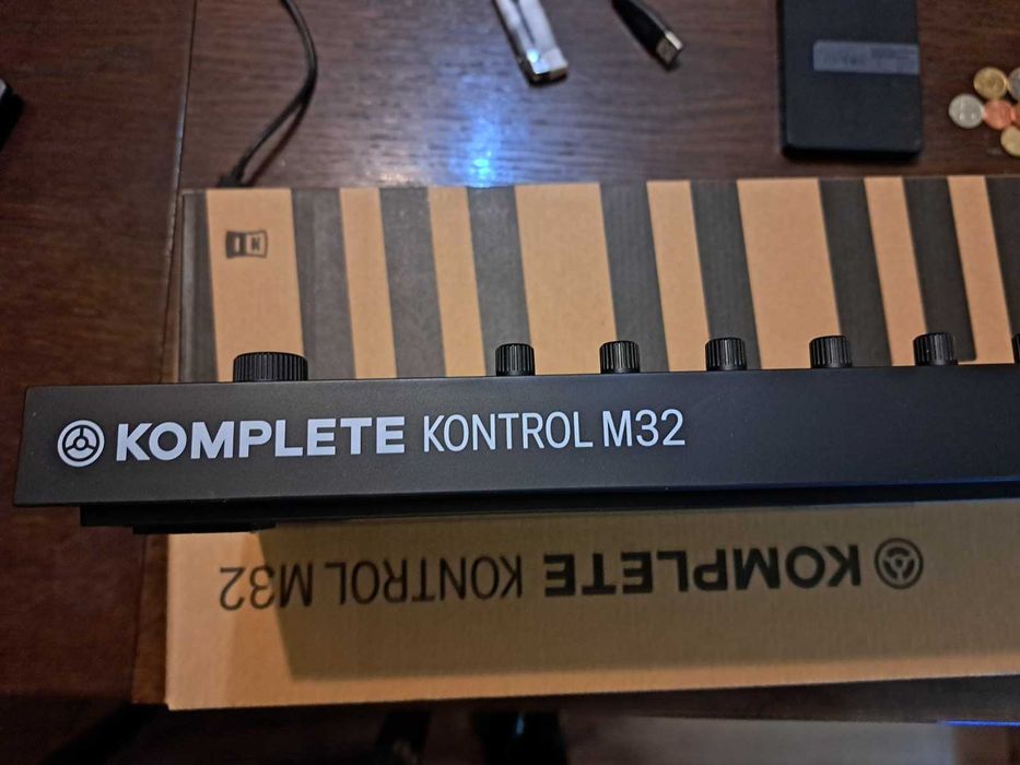 Миди клавиатура Komplete Kontrol M32