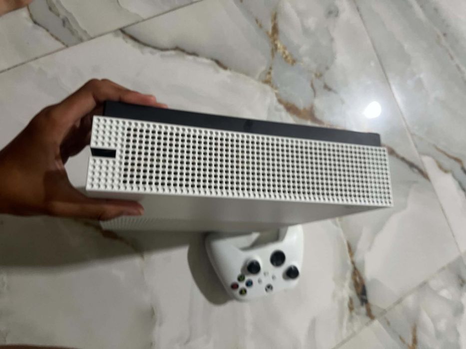 Vând sau schimb xbox one