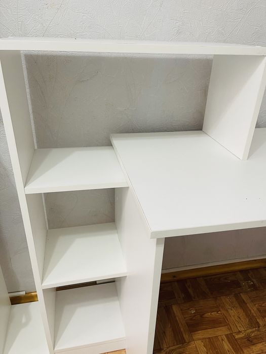 Продам офисный стол 20 тыс .Торг уместенАйнабулак-2