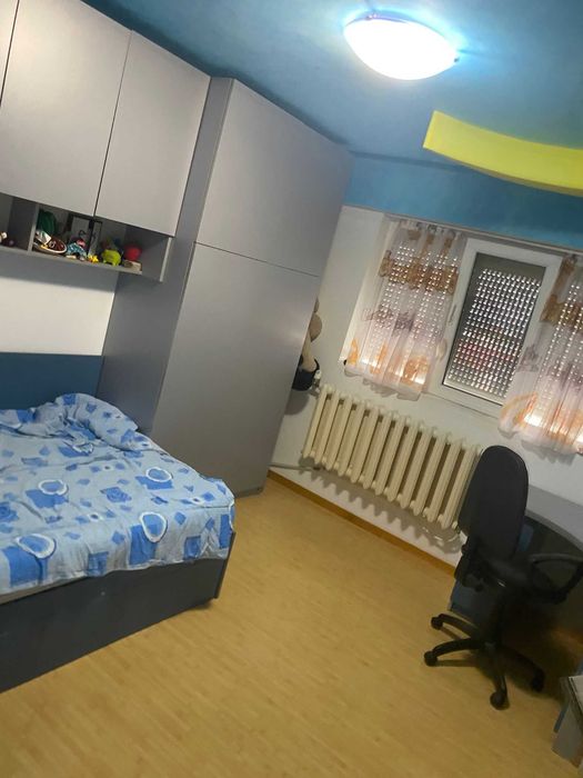 Apartament 3 camere,mobilat, zona Sala Polivalentă