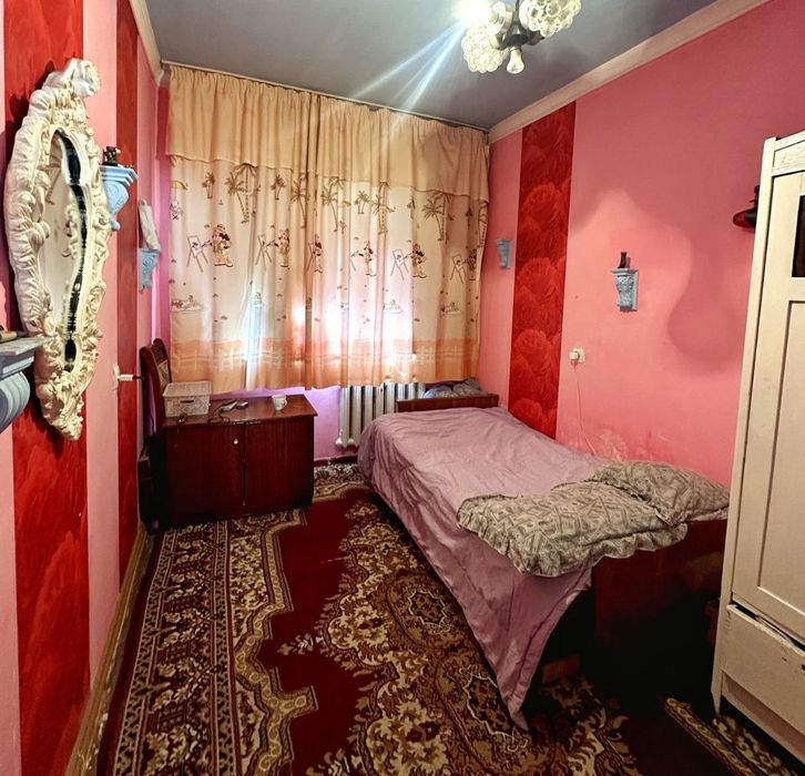 Tinchlik metroda Uy Sotiladi 5/4/3 72 kv.m