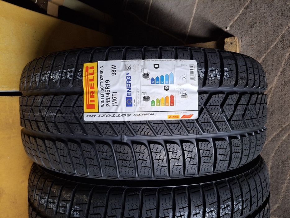 245 45 19 Pirelli DOT 2022 iarna NOI