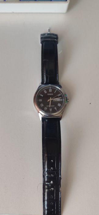Продам кварцевые часы