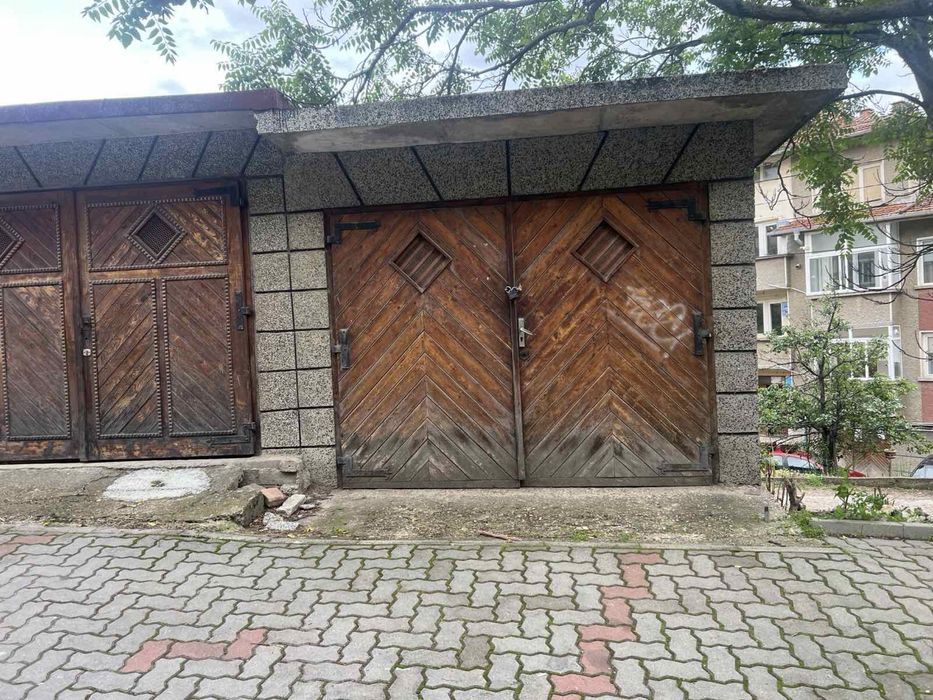 Дава се под наем Гараж / Паркомясто в Велико Търново, Акация - 19 кв.м за 66.3 € - Снимка #1