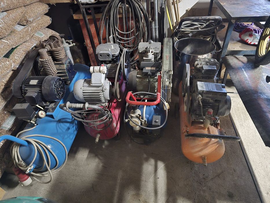 Compresoare curent 380 și 220 de 50 litri 100l litri  150 litrstare de