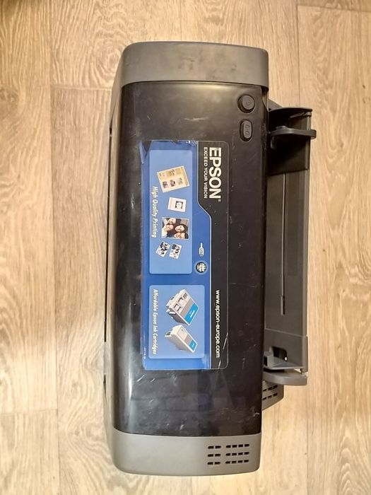 Продам принтер Epson,на запчасти.