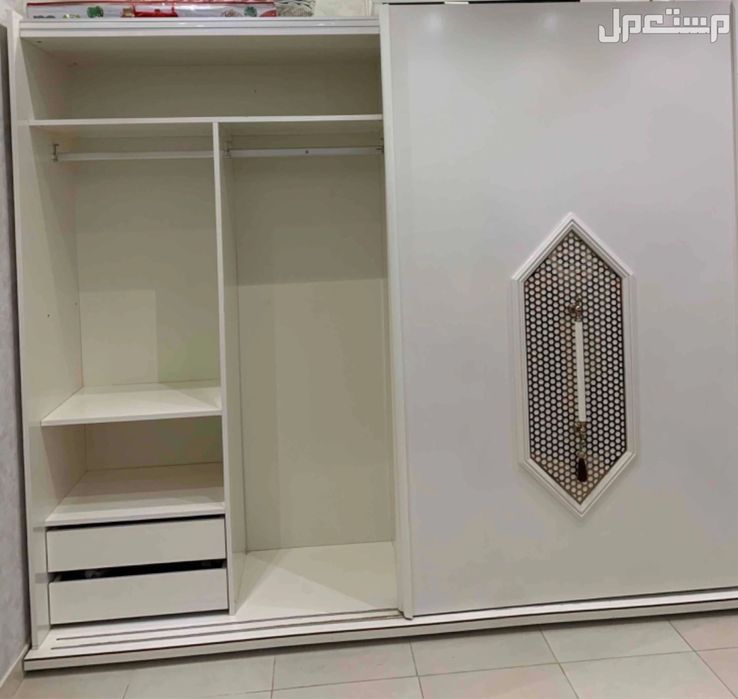 Шкаф-купе с зеркальными дверями