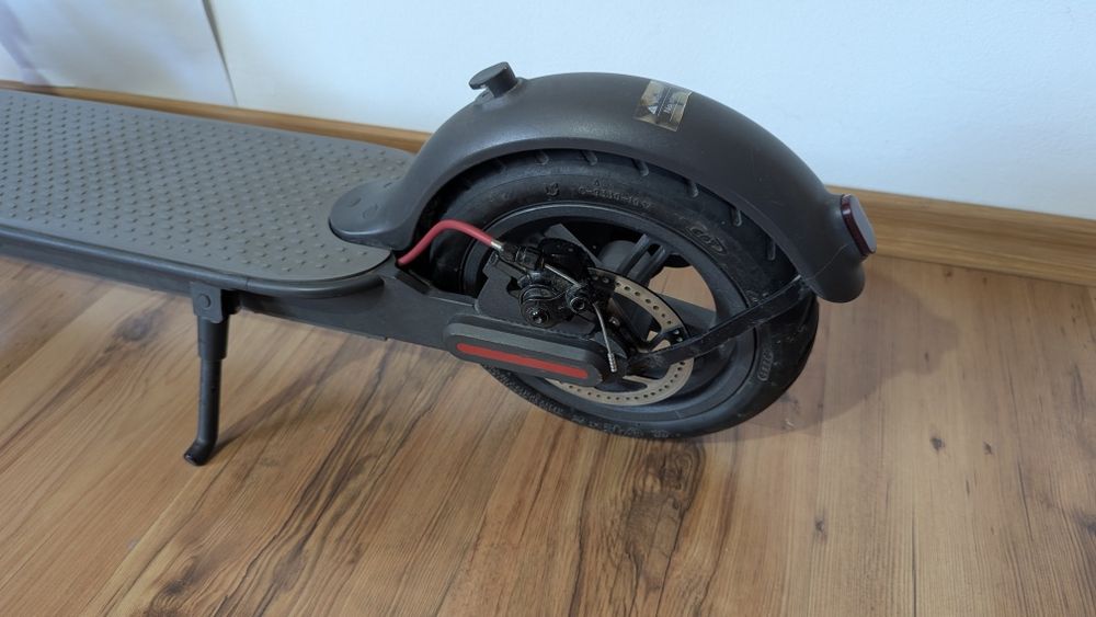 Vând trotinetă electrică Xiaomi M365 – stare bună – perfect funcțională