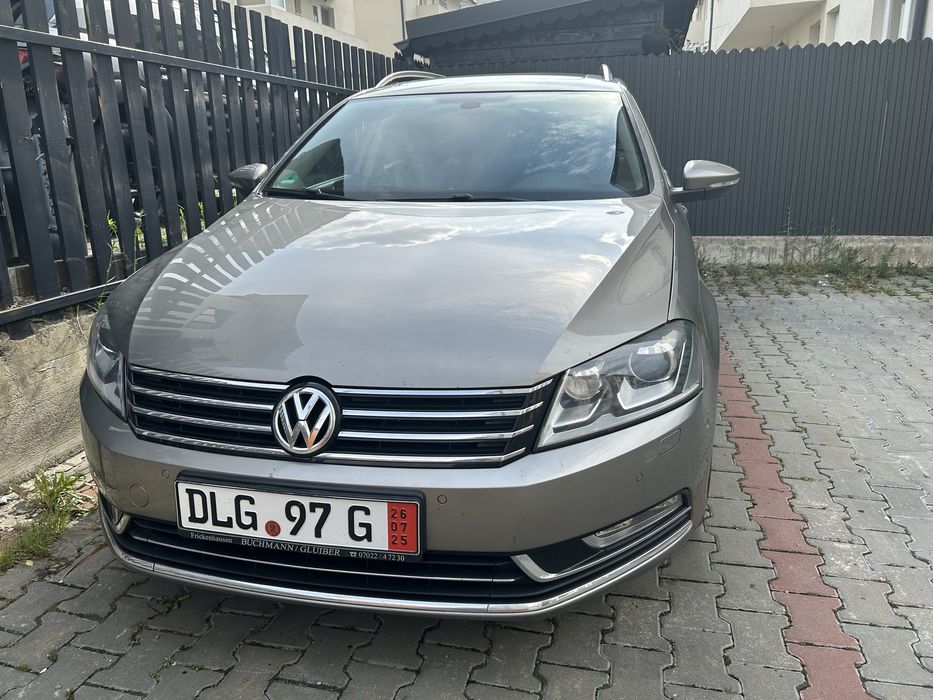 VOLKSWAGEN Passat