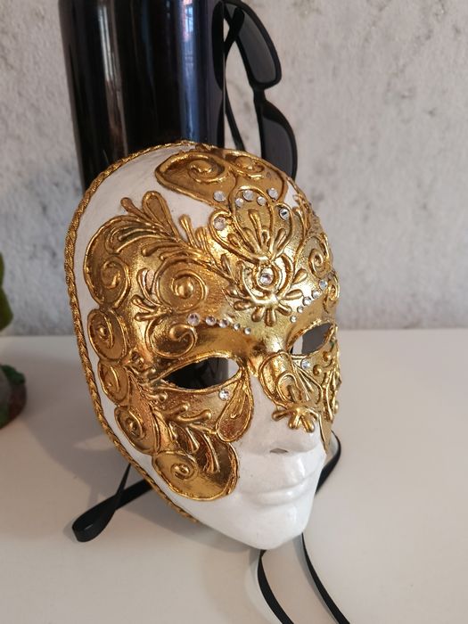 Веницианские, маскарадные маски