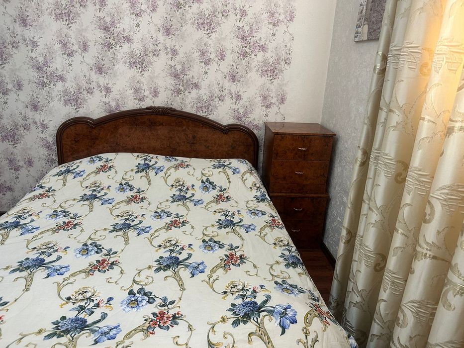 Продается спальная: постель, шкаф и комод