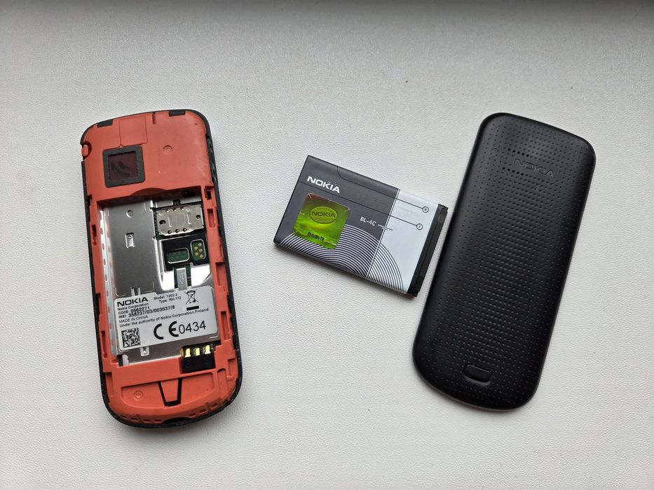 Nokia 1202-2 - telefon simplu cu butoane