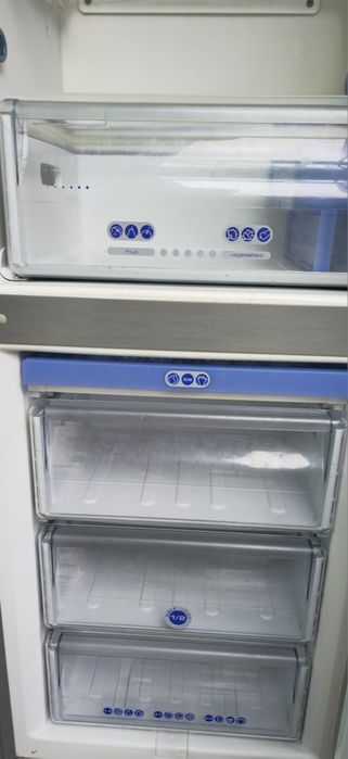 Combină frigorifică Whirlpool
Este un