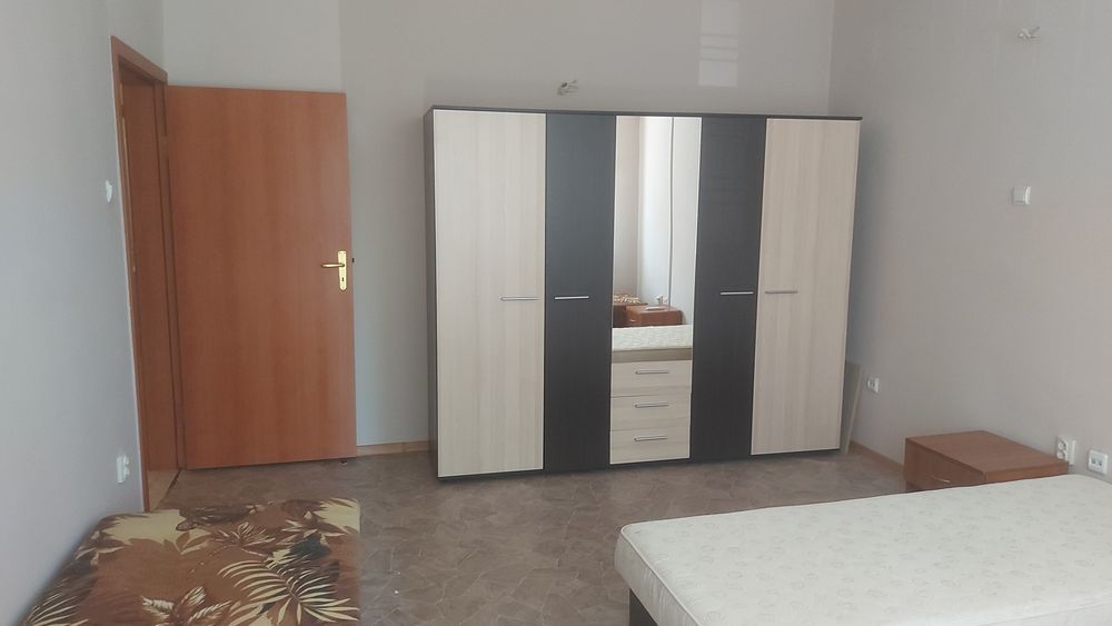 Дава се под наем Двустаен апартамент в Русе, Център - 82 кв.м за 612 € - Снимка #3