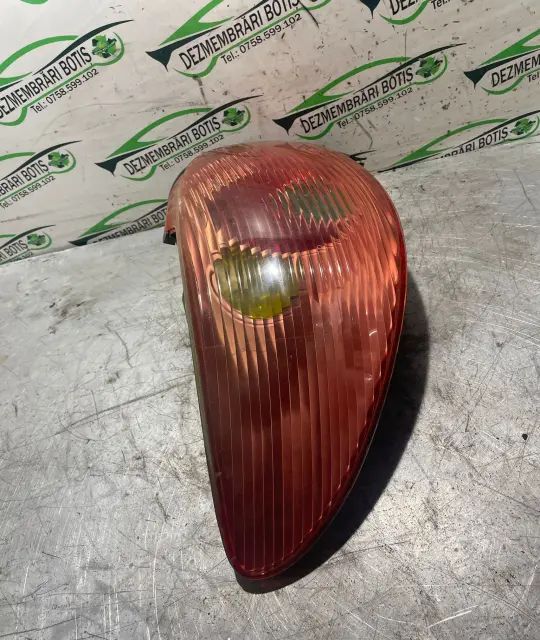 Lampa / Tripla stop dreapta pe hayon Renault Clio 2000 1.4 MT (75 hp)