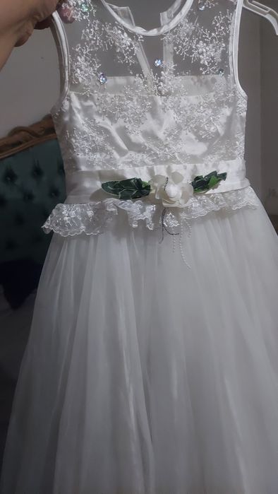 Продам платья для девочки 5-6 лет и 13-14 лет