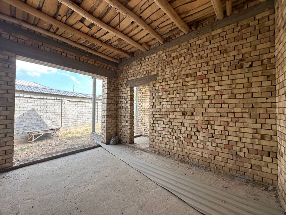 Учкахрамон постдан 8 км кирганда Мустакиллик махаллада 2,5 сотих короб