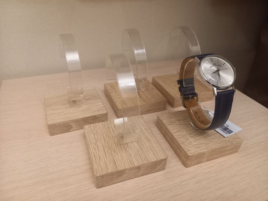 Подставки для часов.