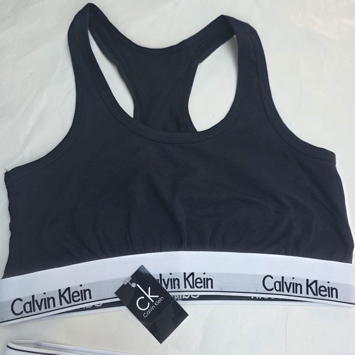 Set bustiera cu chilot CK,arimea S, nou cu cutie