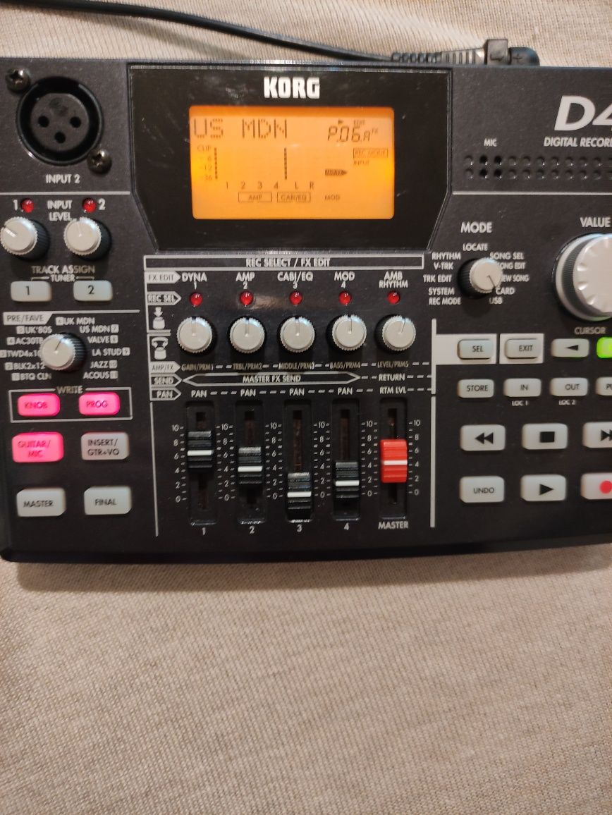 Korg D4 Multitracker Drumul Carului • OLX.ro