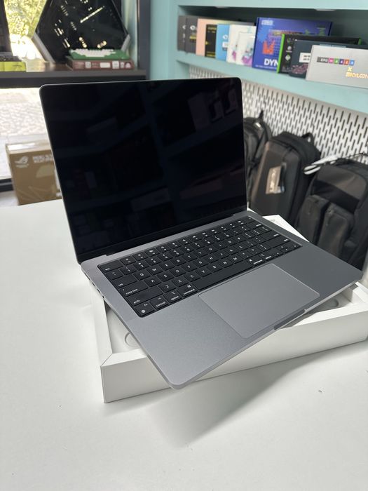 MacBook pro 14 M3 8/512 3 циклов зарядки