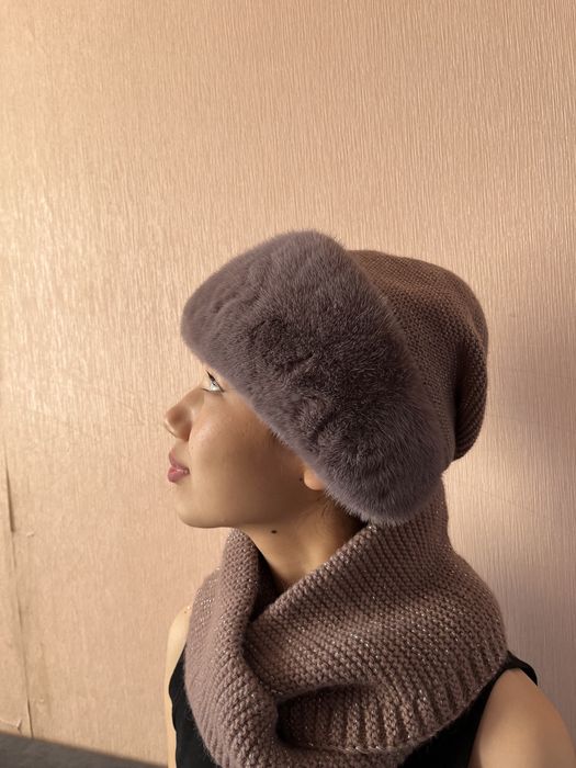 Норковая шапка со стразами