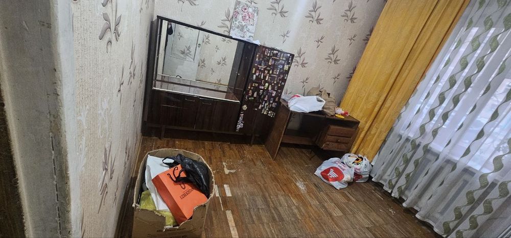 Продам старую мебель, двери и паркет