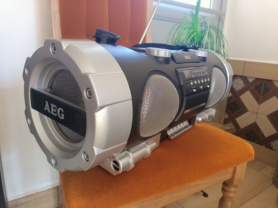 Radio casetofon AEG