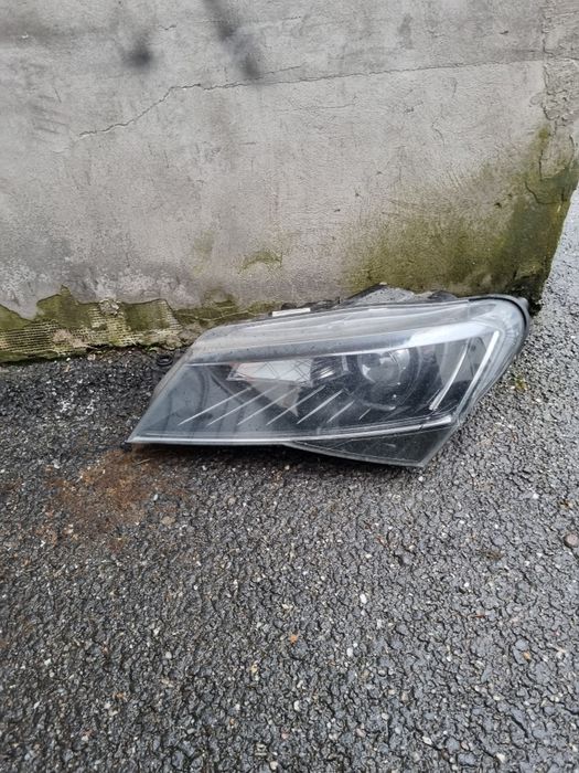 Far stg Skoda Superb 3