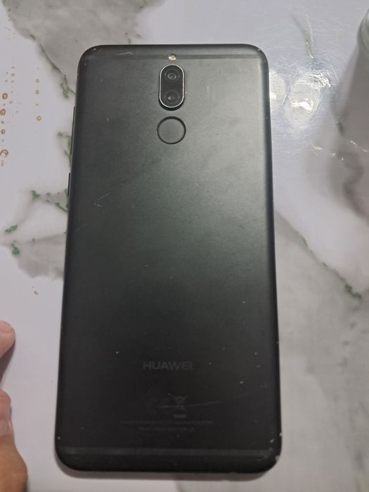 Продам Huawei телефон