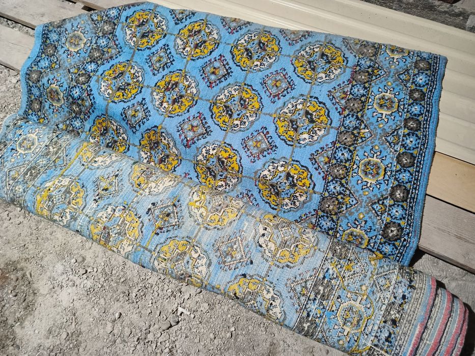 Ковры , дорожки , люстры б/у продаются