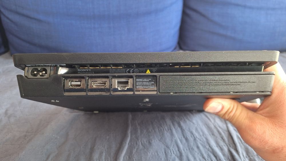 PlayStatyon 4    500MB